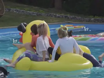 💦🏊‍♀️ #itzy #funny #iam #trend #meme #pool #comercial #kpop #itzyfunnymoment #trend #foryou #fypシ #itzycomeback 