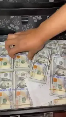 الدولار 💸💸#حالات_واتس #fyp #viral #dancewithpubgm #الدولار 
