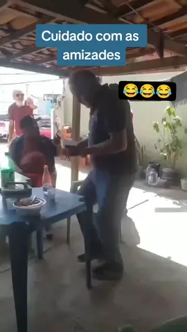 cuidado com as amizades