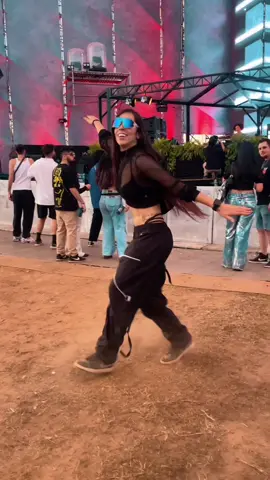 Melhor vibe na Só Track Boa 😍 #dance #dancer #girldance #shuffledance #freestep #rave #ravenclaw #musicaeletronica 