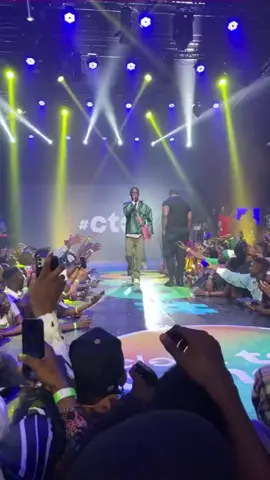 Seyi Vibez with The Vibesssss!!! #SeyiVibez #LivePerformance #CloutTalkConcert #Lagos #NoSeyiNoVibe #VibeTillThyKingdomCome #ParaBoi