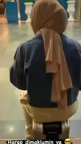 Ayo nab nggak cuma di mall kamu berlalu lalang sekalian satu Jakartanya nab di kelilingi pake koper berjalanmu😂 #nabilataqiyyah #menghargaikatarindunabila 