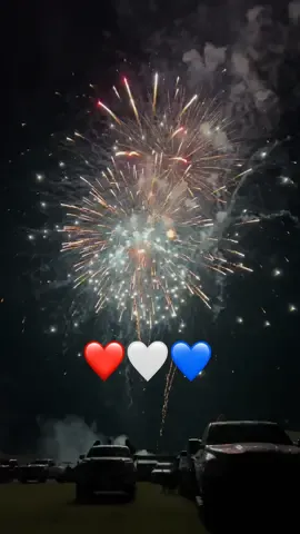 Our towns 4th of July celebration was perfect!! Such a good show and fun times!🇺🇸🦅🗽🧨🎇 #4thofjuly #celebrate4thofjuly #4thofjulyparty #4thofjulyweekend #4thofjulyfood #funtimes #party #celebrate #weekend #independenceday #thankyoutothosewhoserved #blessed 
