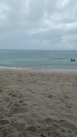 raining at the beach #rain #beach #calming #calmingsounds #rainsounds #wavesounds #wavesoundsaresorelaxing #rainingbeach 