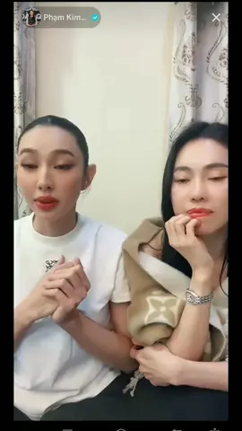 Tiên khóc rồi mọi người ơi😭 Dì Dung cùng Thùy Tiên đã phải ngồi ghế giám khảo từ 8 giờ sáng đến tối khuê nhưng vẫn phải live xin lỗi việc Tiên gỡ danh hiệu trên ig và fb#nguyenthucthuytien #phamkimdung #FoodFestOnTikTok 