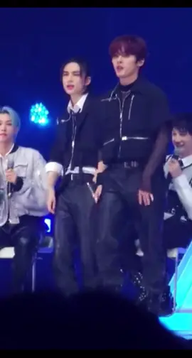 Hyunjin and Lee know doing there sexy dance😩 #hyunjin #leeknow #foryourpage 