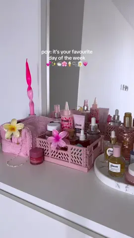 HAPPY SUNDAY EVERYONE 💕🛁✨ #fyp #SelfCare #selfcareroutine #selfcaretiktok #bathtok #pinterest #aesthetic #bathroom #sundayroutine #thatgirl #pinkpilatesprincess 