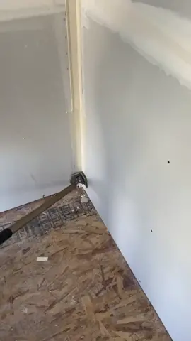 Do you use flushers or angle heads! This is a @CanAm Tool flusher #drywall #asmr #satisfying 