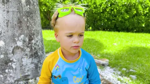 VIDEO COMPLETO Chris e mamãe aprendem a compartilhar brinquedos infláveis. #vladandniki #inflaveis #nick #vlad #brincadeira #mamãe #boanoite #diversão #infantil #amor #vladenick #viral #viralvideo #criança