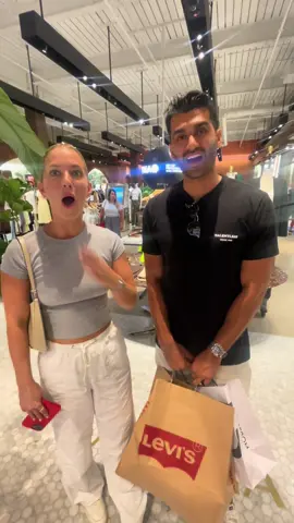 What do you so for a living? Watch series! So great to meet @brooklmason, an accountant that hates accounting but loves making videos and her significant other that explains what ingredient you need in order to work with family! Stylinf Rolex white fold Daytona and Rolex midsize diamond Datejust! #Rolex #daytona #datejust #shopuntilyoudrop #luxury #patients #funnytiktok #zivtamir #whatdoyoudoforaliving #watchseries 