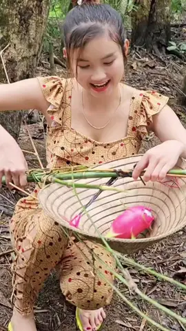 24h Câu Cá Bất Chấp Trời Mưa Hái Trái Cây Rừng Cùng Trúc Phương Vlog #thônnữ #trúcphươngvlog #quêtôi #batca #fishing #xuhuong #congáimiềntây 