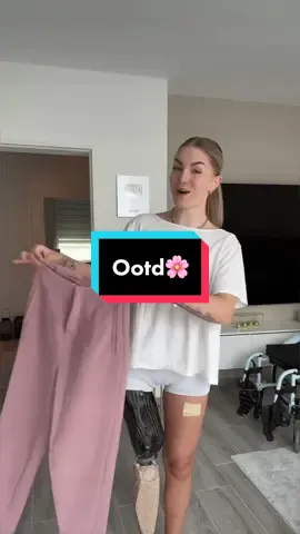 Ootd🫶🏻🦿•instagram: Mrsannnna 💙 #OOTD #fürdichpage #amputeelife #amputee #fürdich #viral #fyp #trending #Summer #foryou #fashion 