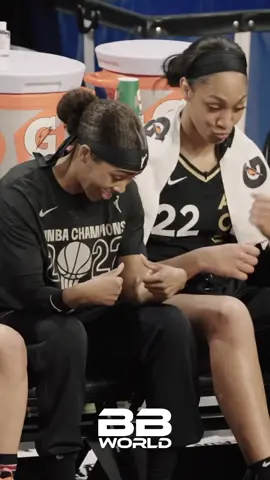 Funny moments on the bench with A’ja Wilson & Sydney Colson 😂🕺 #basketball #danse #trend #bballtiktok #foryou #funny #funnymoments #fyp #pourtoi #lasvegasaces #WNBA #lmao 