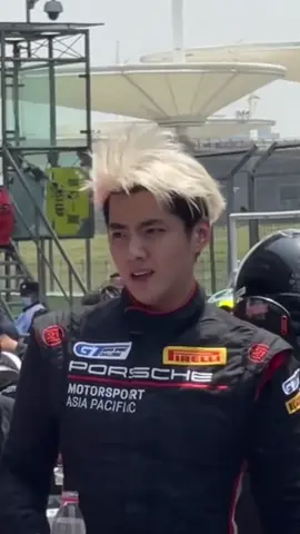 โลกของคนอื่นเค้าไปถึงไหนกันแล้วนะ?? ทำไมชั้นยังติดอยู่กับ 2 ปีที่แล้วอยู่เลย มูฟออนจาก Canadain boy คนนี้ไม่ได้ซักที😎 #kriswu #wuyifan #kriswu吴亦凡 #fyp 