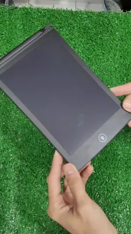 O Tablet Infantil Digital é ótimo para crianças desenharem e aprenderem a escrever utilizando a lousa como rascunho evitando desperdício de papel. Pode ser utilizado também para deixar mensagens ou com lindos desenhos como decoração. Aperte no botão no inferior do tablet, e apague instantaneamente oque estiver na tela. Possui uma trava em sua parte traseira para não apagar oque estiver na lousa. Compre sem sair de casa , nós entregamos para você no conforto da sua casa. 🏠 🛵🚚 Aceitamos cartões de crédito e débito  Estamos a disposição, whats 12 98265-8386 Atendemos na Avenida Artur Antônio dos Santos 601 Jardim Morumbi, SJC/SP . . . #lousa #lousamagica #lousadigital #tablet #lousatablet #quadro #brinquedo #loaltoys #sjc #sjcampos 