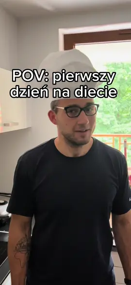 Dobrze że tych strasznych wulgaryzmów nie musiał mówić Arek... Aha - a te przepisy odchudzają genialnie. Niskokaloryczne, sycące, a do tego proste w przygotowaniu i szybko się robią. 56 przepisów (14 śniadań, 14 obiadów, 14 deserów i 14 kolacji). To tak jakby mieć dwa tygodnie diety w której każdy posiłek jest inny🚀 Wejdz i kup na dietetykanienazarty.pl (link w bio) #dieta #dietetyka #diet #jedzenie #memes #mem #przepis #przepisy #smacznego #wiemcojem #zdrowie 