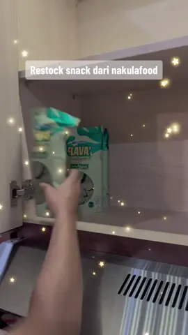 Ternyata satisfying banget restock snack dari #nakulafood  Ada banyak varian rasa dari Flava's, Pop N Krez dan Bom Bom! Bisa beli dimana ya...sebentar lagi kita spill buat para pencinta snack, penasaran kan ?🫰💫 #BomBom #Flava's #PopNKrez #Snack #Snacking #Snackingtime #Camilan #Asliindonesia #Makananenak #Makananindonesia #Asliindonesia #snacktiktok #asmr #asmrsnacks 