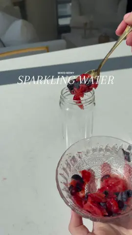 Happy fourth of July! 🤍 This mixed berry infused sparkling water really hit the spot this morning! So refreshing 🫐🍓 #sparklingwater #fourthofjuly 