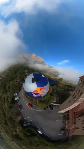 Getting in those thrilling air miles 🙌 #redbull #givesyouwiiings #basejump #aerialsports #flying #mountain #extremesports 
