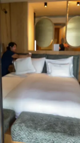 Our housekeeping fairies are doing a great job! Room cleaning in fast forward🫧 #santredolomythichome #room #cleaning #housekeepingteam #fastforward #hotel #guest #loveourjob 