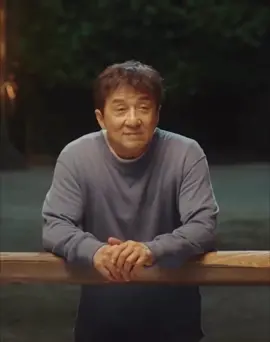 Se viraliza video de #JackieChan llorando con su supuesta hija... Resulta que el video es actuado, ya qué corresponde a un fragmento de la película #RideOn recientemente estrenada.