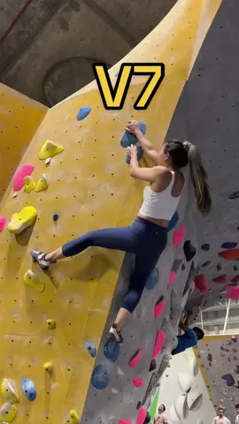 got this v7 in two goes! so happy that i am slowly sending more “soft” v7s! #bouldering #climbing #indoorbouldering #womenwhoclimb 