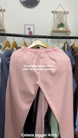 Siapa yg suka 👆🏻 celana jogger 40ribuan 😍 #celanajogger #jogersporty #sweatpantsdanriastore 
