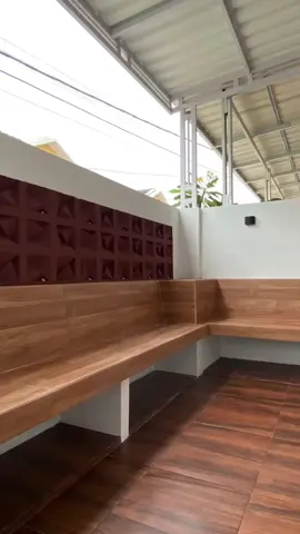Spill merk dan type keramik yang aku pakai, untuk ukurannya 50 x 50 ya. Jangan bosen liat video aku ya, Semoga video ini bisa menjawab semua pertanyaan temen2 online dan semoga bisa bermanfaat. #teras #terasrumah #terasrumahminimalis #terasrumahkekinian #terasrumahestetik #bangku #bangkuteras #tamankering #tamankeringminimalis #pagar #pagarroster #roster #homedocor #homedekor #inspirasirumah #rumahminimalis #rumahidaman 
