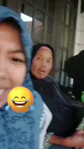 Ketika nenek nenek adu mekanik. semua kata kata penuh mutiara akan dikeluarkan. #katakata #ketawa #edan #asik #lucu 