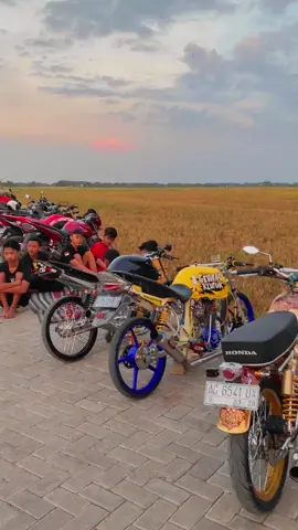 Nyore bareng@tigerblacklabel🕷️  #gedangklutuk #fyp #balapnganjuk #nganjuk24jam #herex1200m #viral #herexjatim #cinematic #tigergank   
