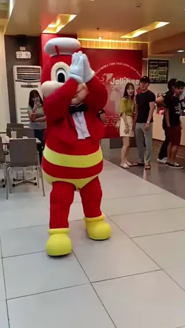 Full performance with our #beesfriend ❤  For more fun and entertaining videos with #jollibee please support our Facebook and tiktok page #Jollimoments 