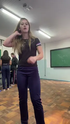 Apocalípticas akakakakak. #vailuan #fy #terceirao2023 #luanpereira #hojeoaftervaiserdentrodadodgeram #fyyyyyyyyyyyyyyyy #fypシ #vaiprofycaramba #music #dancinha #escolapublica @LP 🎙 