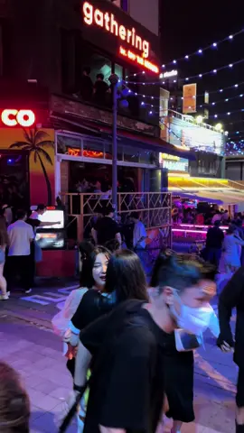 Itaewon night life style 🤪 #isthetrueyes #itaewon #itaewonclass #nightlife #fun #clubs #goodmusic #goodvibeonly #seoul #seoullifestyle #hadfun 