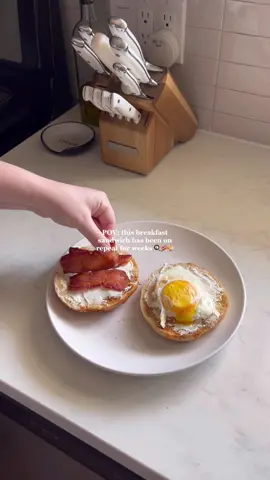 Costco bagels are the best 😩🤌🏻 #breakfastsandwich #cookwithme #breakfastideas #breakfastrecipes 