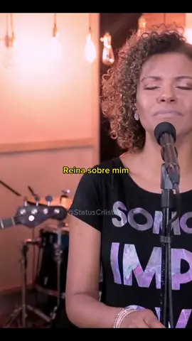Reina Sobre Mim 🎶🎵 Nivea Soares  #statuscriistao #jovensadoradores #Louve #Adore #Jesus #TikTokMeFezOuvir #GospelMusic 