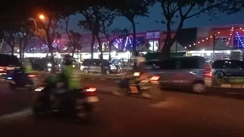 Buat bahan prank kalau kamu sedang di jalan di pinggir jalan,
