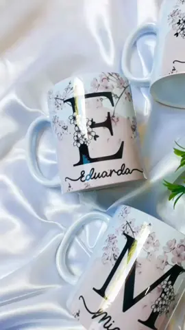 Canecas porcelana com nome.  Faca seu pedido no link da bio 🚚📦❤️ Envio para todo pais.  #canecas #canecaspersonalizadas #perfeicao #presente #brasil #personalizadosdeluxo #personalizados #viral #cafe 