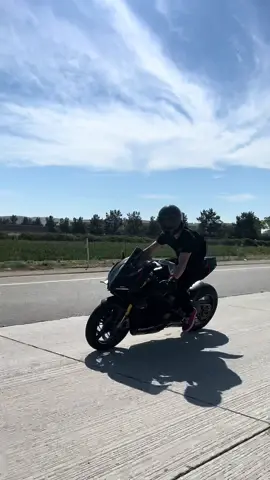 This Ducati V4 SP is making me fall in love😩🥵