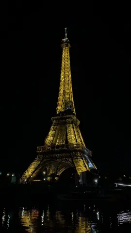 sparkling eiffel tower at 1 am🤍