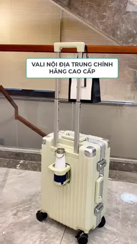 Vali BỀN - RẺ - ĐẸP Thì không thể bỏ qua VALI NỘI ĐỊA TRUNG CHÍNH HÃNG CÓ CỔNG SẠC USB VÀ GIÁ ĐỂ CỐC , Shop Bảo hành 2 năm lỗi 1 đổi 1 nên quý khách hàng yên tâm sử dụng , Link giỏ hàng Shop gắn ở Video #vali #dulich #xuhuong #trend #tuoitre 