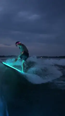 Night sesh? Count me in 🏄‍♂️ (IG🎥: @samstuden)  #Extreme #UNREEL #surftok #surfing #nightbeach #beach 