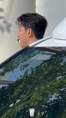 while in Korea, Sonny was very busy😭🤣 today sonny went to another event, the all-white outfit really suited him. He's very tall, kind, and handsome. no less important, the fan service he provides is the best. anyway, I hope you can still rest Sonny!!🤍✨️ #손 #son #sonny #손흥민 #hmson7 #sonheungmin #heungminson #korean #futbol⚽️ #흥민손 #sonheungminfan #sonheungmin💜 #heungminson7 #heungminson🇰🇷 #koreanfootball #footballer #한국 #대한민국 #coys #tottenham #thekfa #spurs #tottenhamhotspur #kfamilyofficial #football #Soccer #event #soccertiktok #footballtiktok #foryou #fyp #xyzbca #viral 