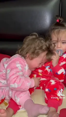 يا روحي لما جت في حضنها ❤️❤️  #ماريا_كتاليا #كتاليا_وماريا_الشمس_والقمر #ماريا_جعفر #كايتي_بابا #ماريا_زلزلي #ماريا #ماريا_اجمل_طفله #كتاليا_وماريا_الشمس_والقمر #كايتي_بابا #ماريا_اجمل_طفله #اجمل_ثنائي #جنان_زلزلي #اجمل_توأم #maria #maria_zalzali #ميمي #كايتي #twins #اخوتي #اخواتي 