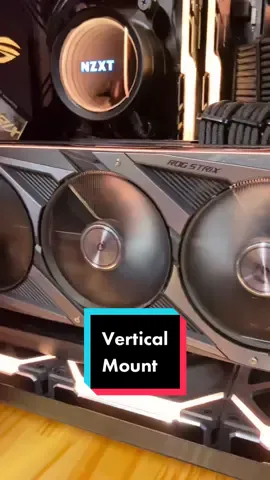 Deixando a GPU na vertical utilizando o suporte da Lian Li com cabo Riser PCI-E 4.0. __________ A lista de todos os meus periféricos, peças e mobília você pode pode encontrar no link da minha bio. __________ #desksetup #setupinspiration #setupgoals #dreamsetup #setups #setup #gamingpc #pc #pcgamer #gamer #gaming #asthetic #workspace #minimalsetups #setupgamer #GamingSetup #wfh #homeoffice #desktour #workspaces #deskorganization