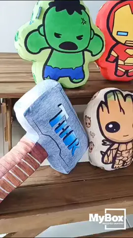 Mostre seu amor pelos Vingadores com almofadas personalizadas! Abrace a paixão pelos super-heróis e decore com estilo. Garanta as suas e mergulhe no universo Marvel! 👇 Compre pelo whatsapp  (31)98340-0942 Me chama no Direct!  #marvel  #almofadaspersonalizadas  #vingadorescute  #presentes 