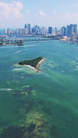 📍Biscayne Bay M•I•A•M•I 🌴 #miami #droneviews #sobe 