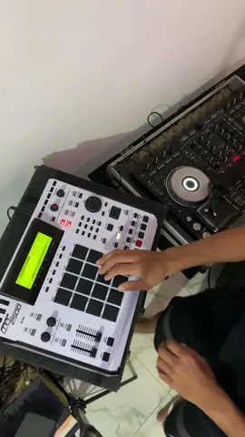 #treino #aquecimento #pedrosampaio #mpc2500 #funk #funkrj #batida #aovivo #beat #sample #mpc #repost #dj #tiktok 