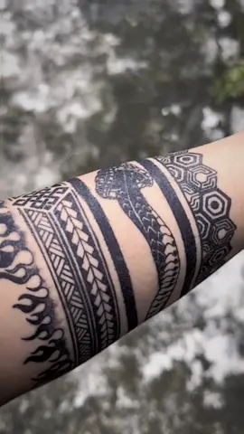 NEW TREND SEMI PERMANENT MAGIC TATTOO STICKERS WATERPROOF TATTOO TEMPORARY TATTOOS QUALITY AND AFFORDABLE GET URS NOW ☝️#magictattoo #tattoos #semipermanenttattoo #waterprooftattoo #tattoosticker 