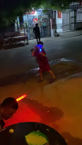 Tuổi trẻ là ta phải hết lòng với những thứ gọi là …..đam mê . Thời con tới rồi mẹ ơi..!!#tuoitredamme #conyeucuame #ketthuckinghihe 