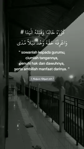 Santri jangan sampai lupa dengan guru-gurunya, Setiap selesai sholat hendaknya mendoakan gurunya, Minimal membacakan Al-fatihan untuk beliau beliau. ( KH. MA. SAHAL MAHFUDZ ) Al-fatihah kagem beliau 🤲 #santri #santripondokpesantren #pondokpesantren #quotessantri #quotessantri #ngabdikyai #khsahalmahfudh #kajenmargoyosopati #alfiyahibnumalik #fypppppp #bismillahfypシ 